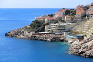 Blue Cliff Apartment