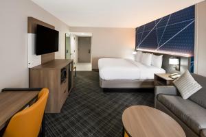 King Room - Non-Smoking room in AmericInn by Wyndham Fishers Indianapolis