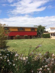 Bungalow confortable à Saintes-Maries-de-la-Mer avec piscine