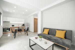 Kiani Apts