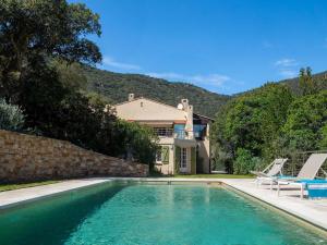 Maisons de vacances Holiday home in Cavalaire-sur-Mer with a pool : photos des chambres