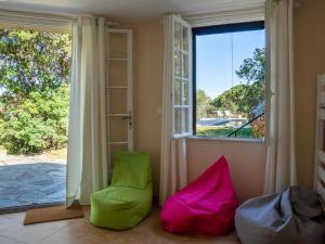 Maisons de vacances Holiday home in Cavalaire-sur-Mer with a pool : photos des chambres