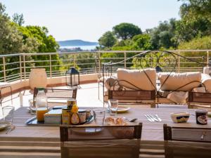 Maisons de vacances Holiday home in Cavalaire-sur-Mer with a pool : photos des chambres