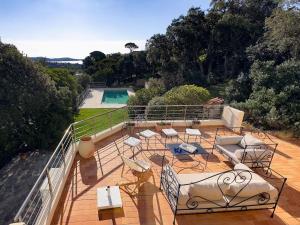 Maisons de vacances Holiday home in Cavalaire-sur-Mer with a pool : photos des chambres