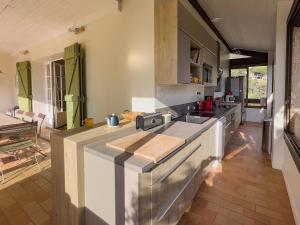 Maisons de vacances Holiday home in Cavalaire-sur-Mer with a pool : photos des chambres