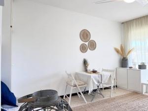 Studio à Bormes-les-Mimosas avec Terrasse, Piscine et Parking à Proximité de la Plage - FR-1-251-494