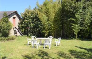 Maisons de vacances Stunning Home In Miossens Lanusse With Wifi And 5 Bedrooms : photos des chambres