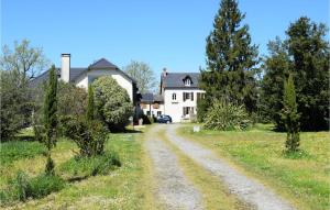 Maisons de vacances Stunning Home In Miossens Lanusse With Wifi And 5 Bedrooms : photos des chambres