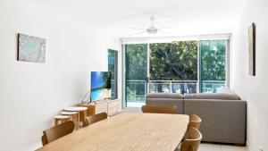 Large Modern Unit With Lift & Pool