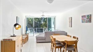 Large Modern Unit With Lift & Pool