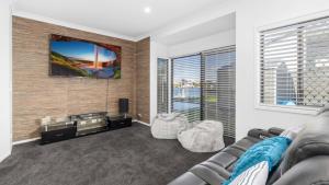 Opulent Canal-Front Retreat