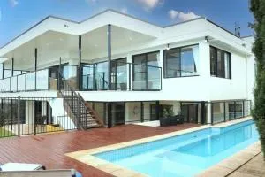 Villa paradiso - 5 bed - beach access - pool - Tathra