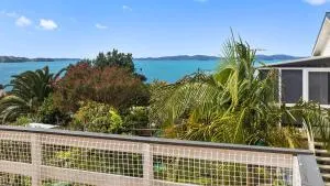 Crystal Clear - Snells Beach Holiday Home - Sandspit