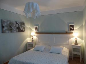 B&B / Chambres d'hotes La Ferme du petit Segries Bed and Breakfast : photos des chambres