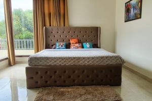 Luxury Villa with Free Breakfast - RnR Manor