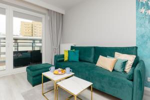 Turquoise Apartment Near the Royal Łazienki Warsaw by Renters