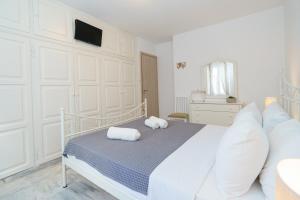 Kamini - Hydra Dream Houses