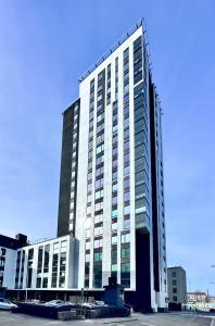 Peaceful Premium Apartment with Sauna and Balcony - Perfect Downtown Location