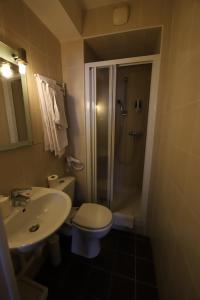Hotels Hotel du Roussillon : photos des chambres
