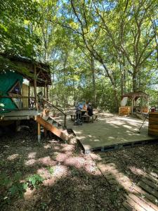 Campings Hebergement insolite, Location Yourte au bord du lac de mielan : photos des chambres