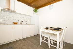 Los Alonsos - Open Mall - By AZ Rentals