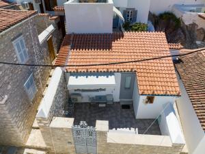 LITTLE YARD - HYDRA DREAM HOUSES