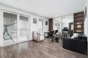 Spacious Studio with Balcony Zabłocie Kraków by Renters