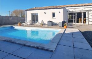 Maisons de vacances Awesome Home In Semussac With Outdoor Swimming Pool, Wifi And Private Swimming Pool : photos des chambres