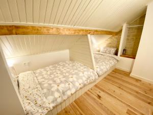 Maisons de vacances La Montgrande, 2 bed gite, Aulnay : photos des chambres