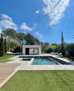 Maisons de vacances VILLA CALIFORNIENNE with Spa, cinema, jacuzzi & pool in Mougins : photos des chambres