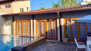 Casa Chalé na Barra da Tijuca Com Piscina Próximo a Praia