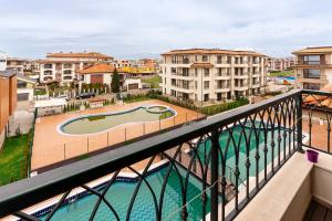 M1 Pool and Beach View Apartment