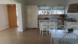 Diseño y luz entre los pinos