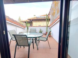 Casa Maitri- con piraguas junto a la ría