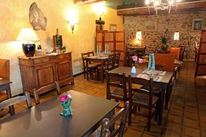 Hotels Logis Hotel Restaurant Auberge Du Peras : photos des chambres