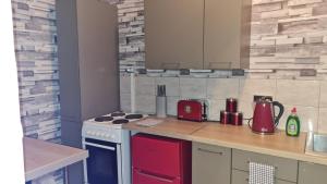 2 Bed Flat - Sleeps 3 - Parking - Wifi