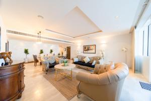 2 Bedroom App with private beach and infinity pool