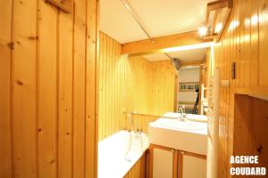 Studio classé 4 personnes face aux Thermes, avec coin nuit