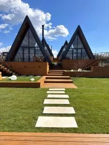 A-BY THE LAKE - PRIVATE A FRAME VILLAS - Dascălu