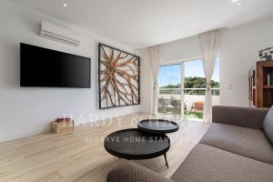 H&H - RARE Modern & Elegant Apartment with wonderful sea views, a few meters from Porto de Mos Beach