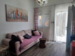 Pop Villa Sleeps 3 with Pool