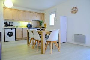 Appartements Double Apparts Spacieux 4 Ch - Entree autonome- 2 parkings & Wifi Gratuit : photos des chambres