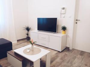 BRAND NEW lovely apartment Bella