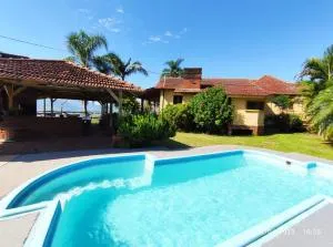 Casa de campo, familiar com piscina - Sério
