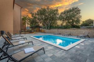 Apartments Cesare with Shared Pool - Apartmány, Ližnjan