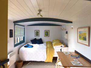 Oak Shepherds Hut