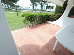 APTO. DOBLE PLANTA BAJA CON ACCESO A LA PISCINA