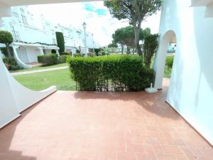 APTO. DOBLE PLANTA BAJA CON ACCESO A LA PISCINA