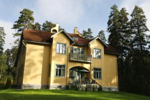 Villa Urhola, Kruunupuisto