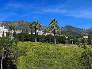 STUNNING 175 m2 APARTMENT with TERRACE and JACUZZI